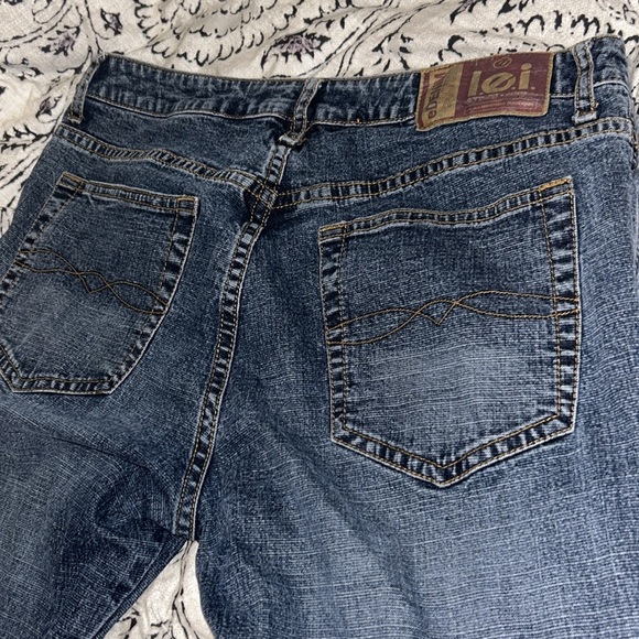 LEI Vintage Women's Blue Flared Jeans - Picture 6 of 6